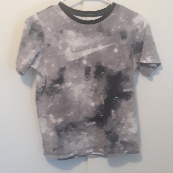 The Nike Tee Athletic Cut White & Black Paint Galaxy Women's TShirt Size L - Picture 1 of 4